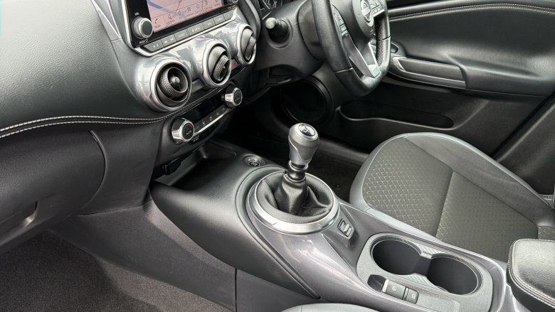 Nissan Juke 1.0 DiG-T 114 N-Connecta 5dr Petrol Hatchback